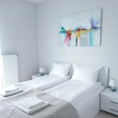 - 17 Jastrzębia Góra